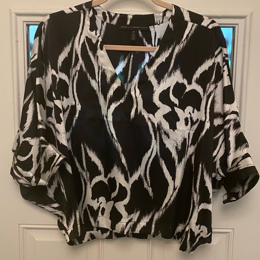 WHITE HOUSE BLACK MARKET KIMONO TOP
